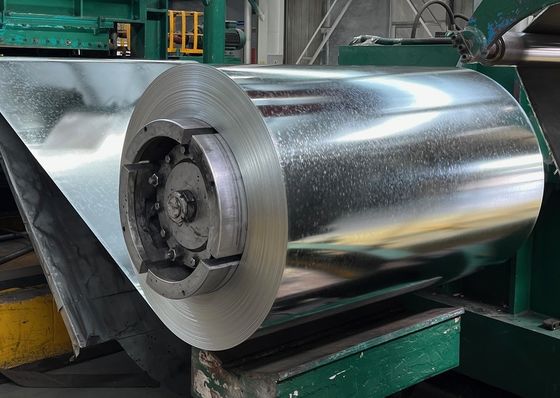 hDGI kromlu 6+ Çinko 100g/Sqm Parlak düzenli Spangle Sıcak Dip Galvanize Çelik GI Bobinleri Yuvarlak Kapılar S320GD