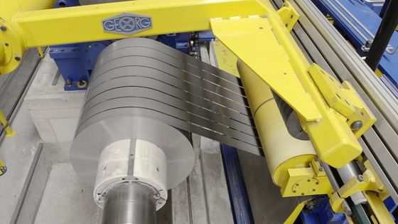 JIS G3321 / ASTM A792M G90 G550 G350 Çinko Kaplama Galvanizli Çelik Slit Şerit / Gi Dar Bobin Denizcilik İhracat Paketi